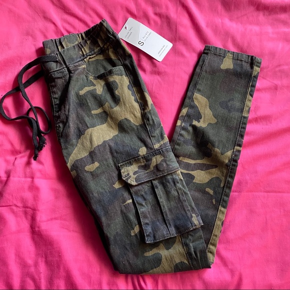 ❌SOLD‼️NWT Camo Joggers - Picture 4 of 4